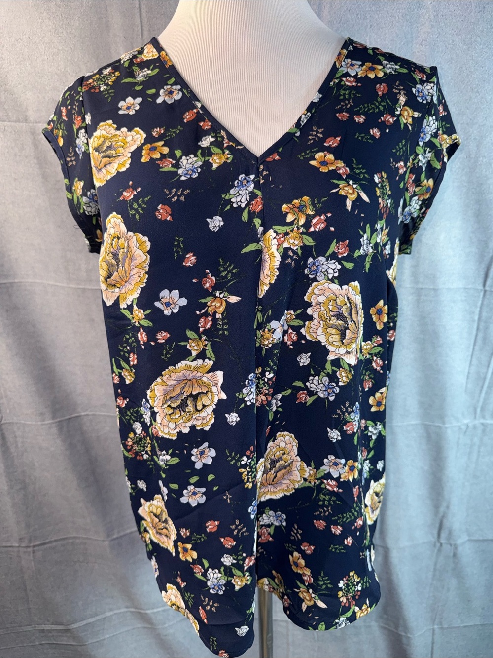2315-Halogen Navy Floral V-Neck Cap Sleeve Blouse